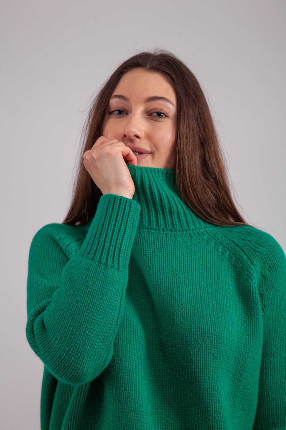 Villa Irene Cashmere, dolcevita verde della collezione, dettaglio ravvicinato