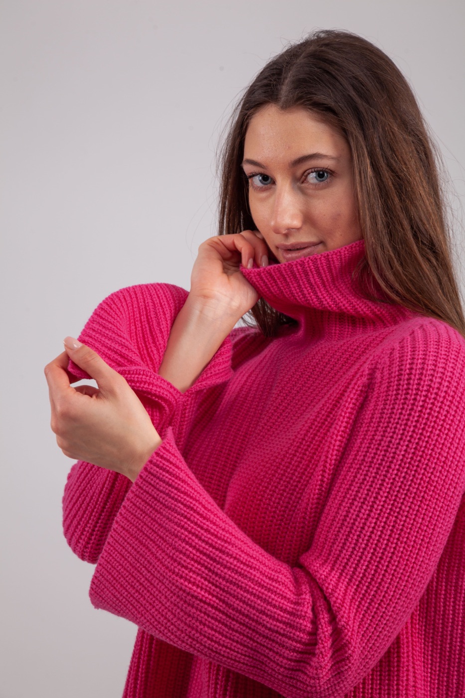 Villa Irene Cashmere, dolcevita fucsia a costa larga, dettaglio della manica