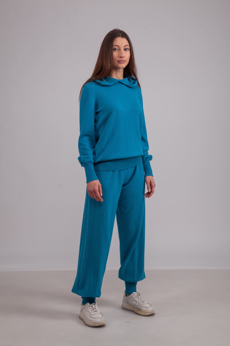 Villa Irene Cashmere, completo in maglia ottanio, maglia e pantalone